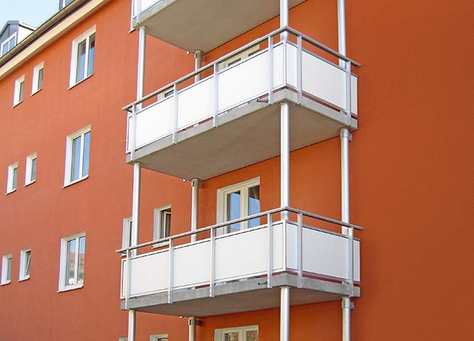 Balkon weiße Umrandung von Holz-Hauff in Leingarten