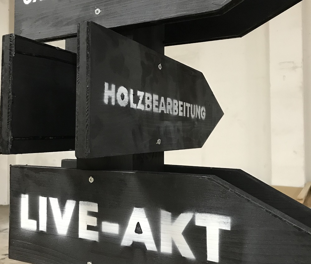 Azubi Projekt Wegweiser aus Holz bei Holz-Hauff GmbH in Leingarten