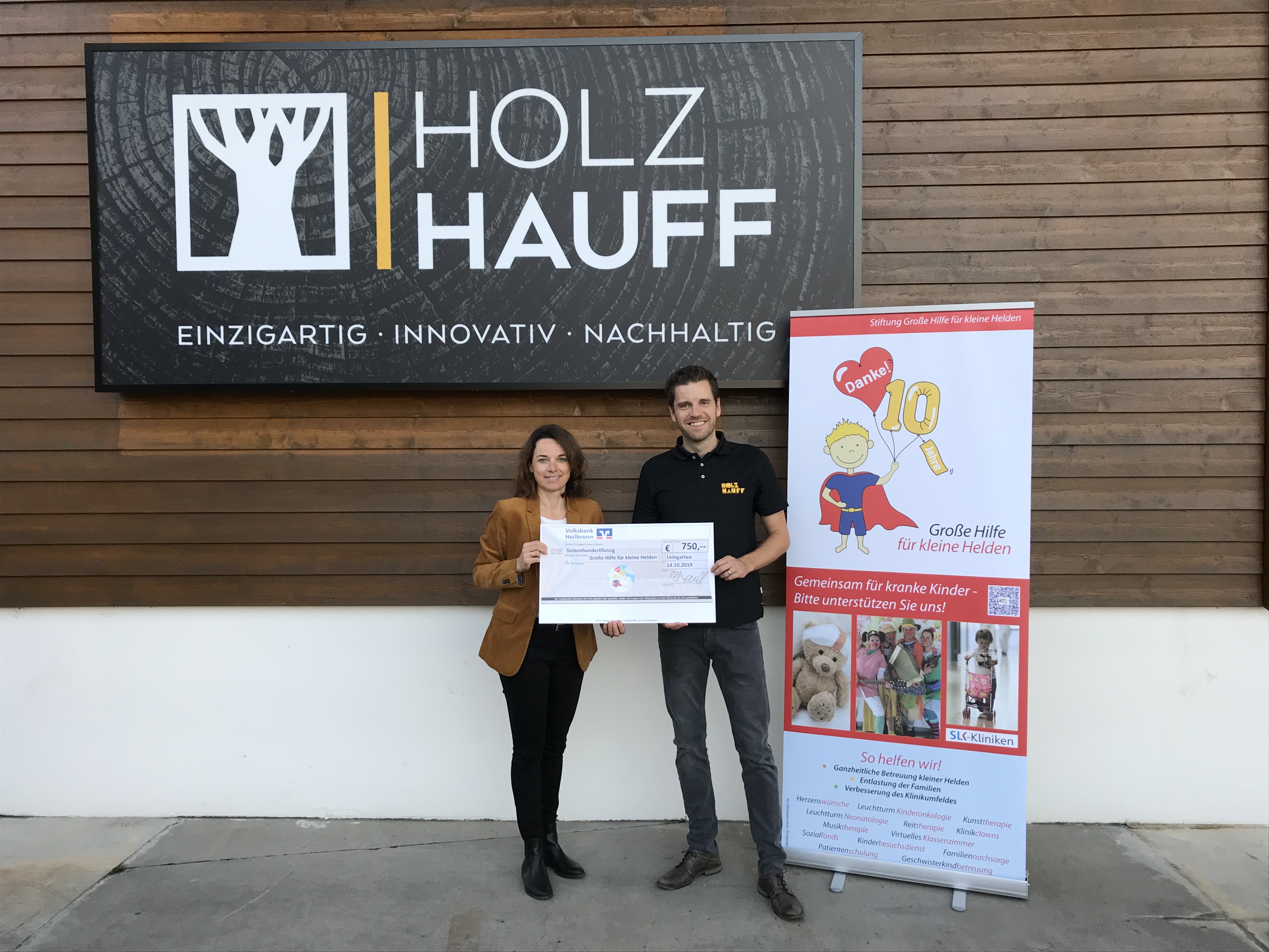 Spendenübergabe Große Hilfe für kleine Helden bei Holz-Hauff GmbH in Leingarten
