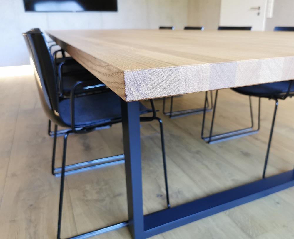 XXL Konferenztisch aus Leimholzplatte Eiche bei Holz-Hauff GmbH in Leingarten