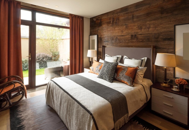 Altholz-Wandverkleidungen im Schlafzimmer von Stainer Sunwood | Holz-Hauff in Leingarten