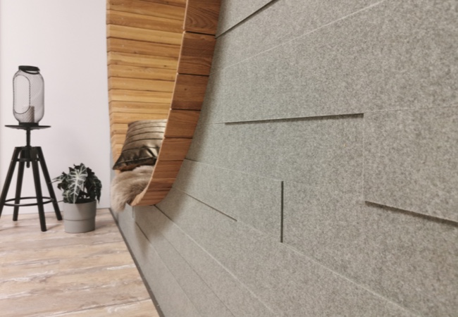 Verkleidete Wand aus Filz mit Sitzmöglichkeit | Holz-Hauff in Leingarten