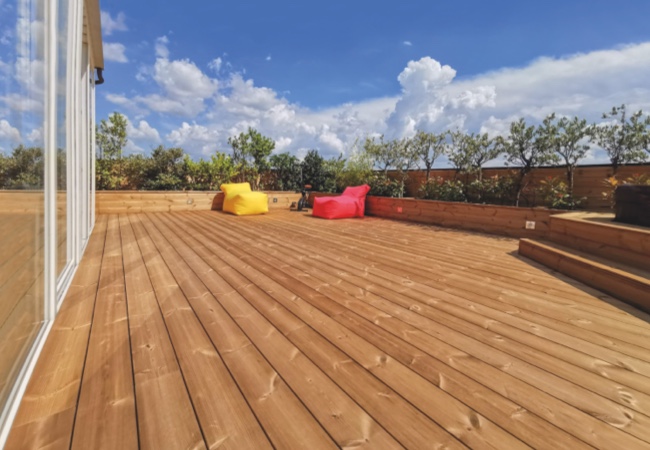 Modifizierte Terrassendielen auf Dachterrasse | Holz-Hauff in Leingarten