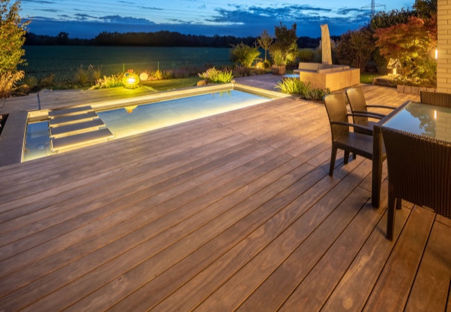 Pool mit modifizierten Terrassendielen | Holz-Hauff in Leingarten
