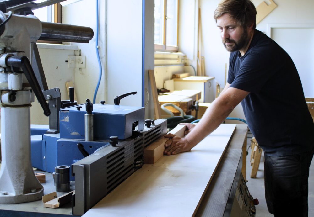 Tischfräsmaschine | Holzbearbeitung bei Holz-Hauff GmbH in Leingarten